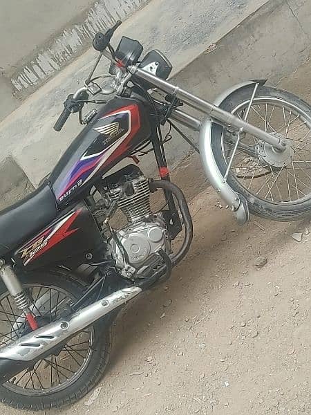 cg 125 2001 model hai tanky tapy 2017 model k geniun laggy hoye ha 0