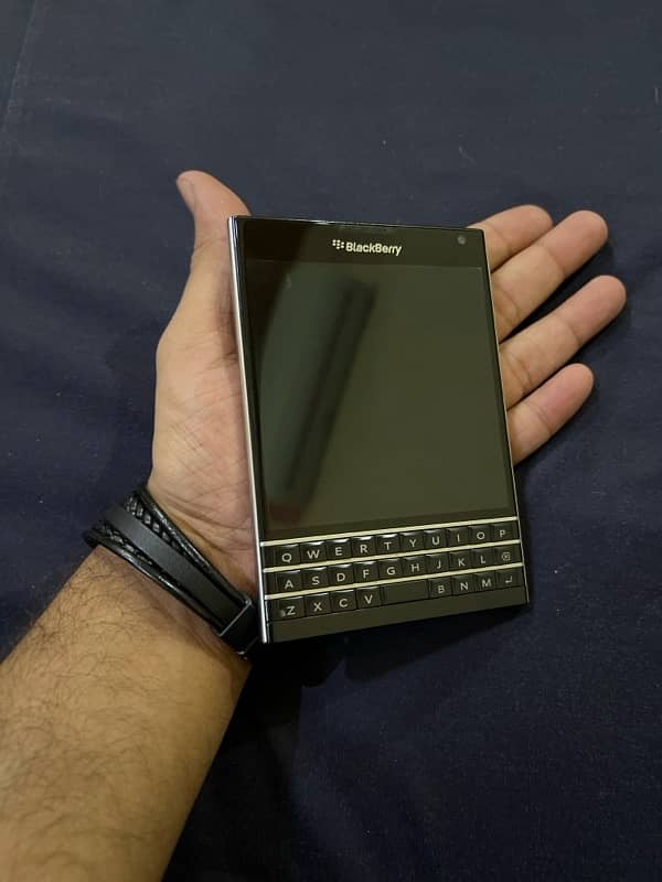 Blacberry Passport Black Edition 3