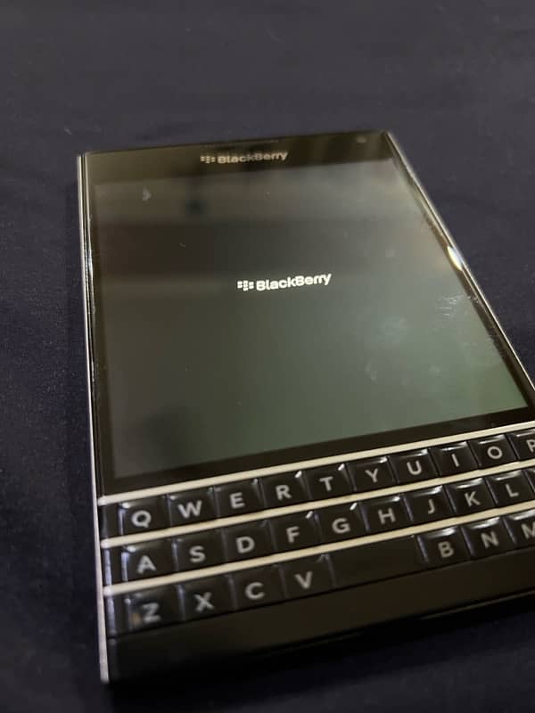 Blacberry Passport Black Edition 6