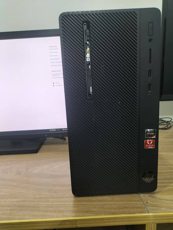 16 Ram 256 GB SSD AMD Ryzen 3 2200G with Radeon Vega Graphics 3.50 GHz 2