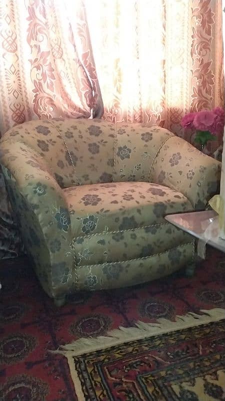 4 seater sofa set. Urgent sale 1