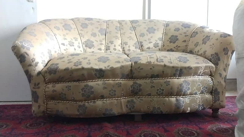 4 seater sofa set. Urgent sale 2