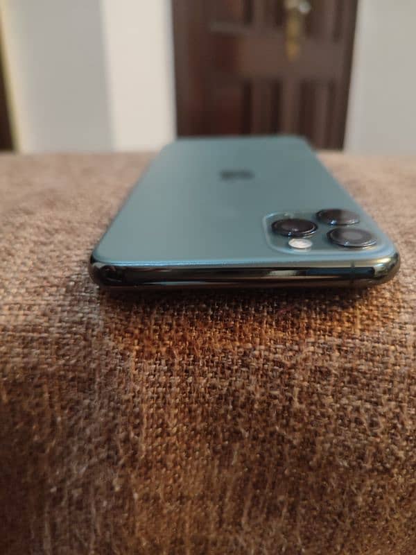 iphone 11 pro max 4