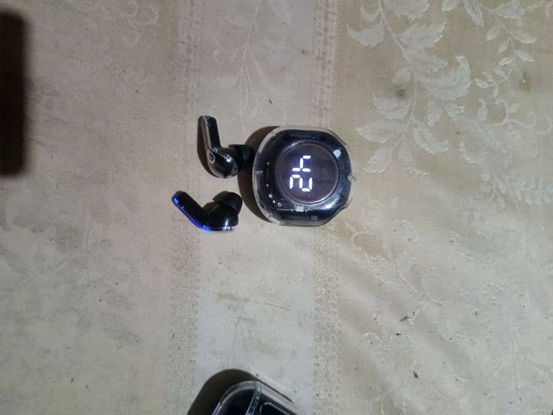 Earphones like new just 7 day use 1