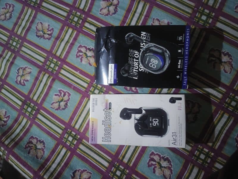 Earphones like new just 7 day use 8