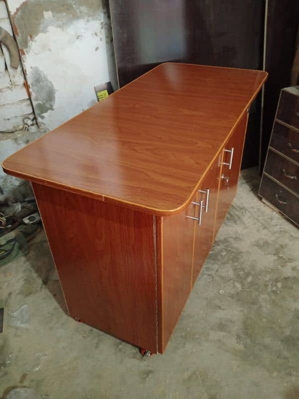 Iron Stand Table (استری سٹینڈ) 4