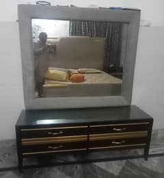 1 bed 2 side table I dressing table