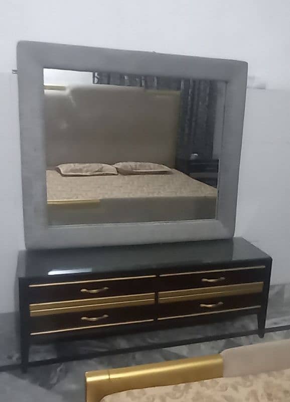 1 bed 2 side table I dressing table 2