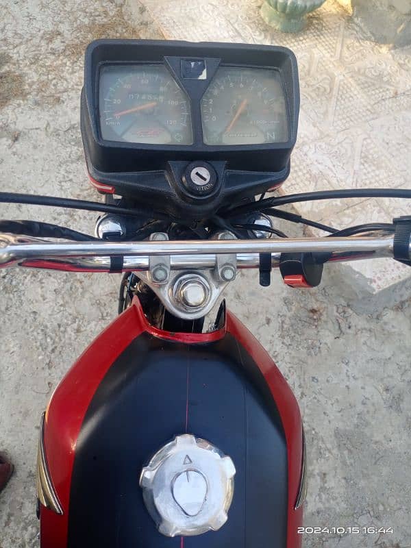 Honda CG 125 sale kr raha hu jisko chaia contact kr lay Bhai 4