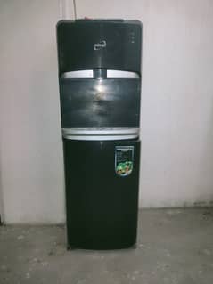 WATER DISPENSER