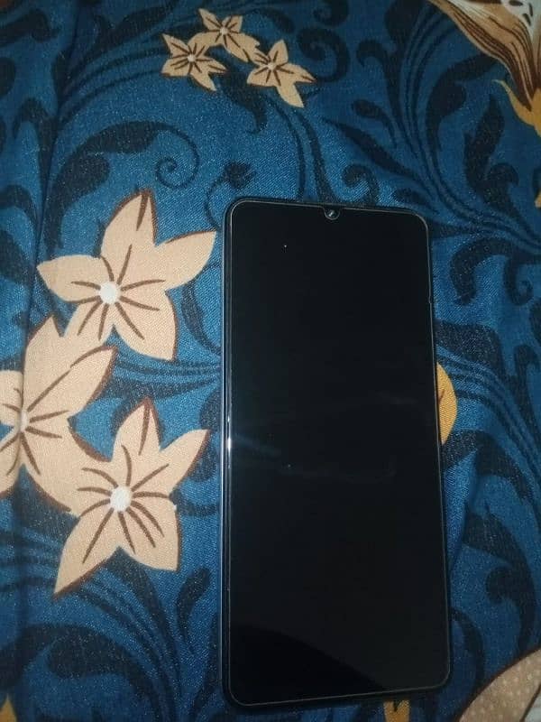 vivo y33s 8+4 / 128 box hai sth exchange possible 1