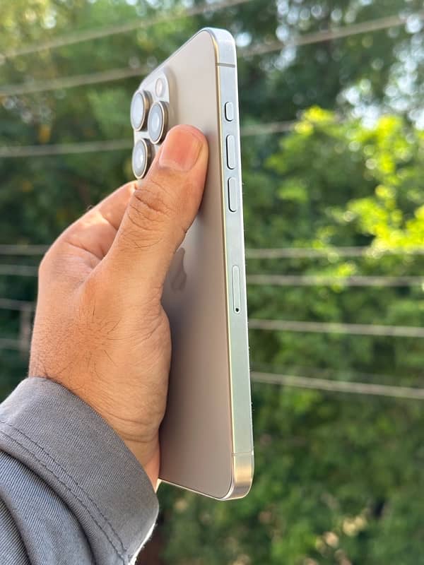 iPhone 15 Pro Max 256GB Natural Titanium 2