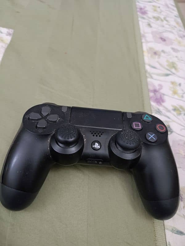 Sell ps4  slim with to controlar and Ps plus extra  id with 1 year 3