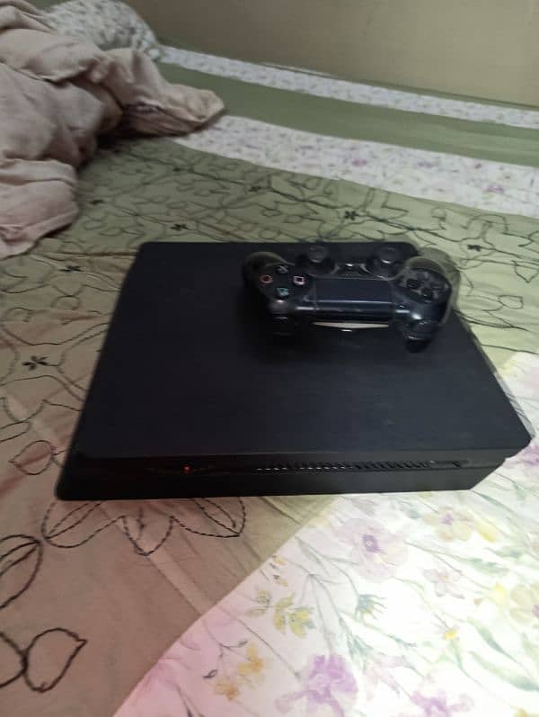 Sell ps4  slim with to controlar and Ps plus extra  id with 1 year 5