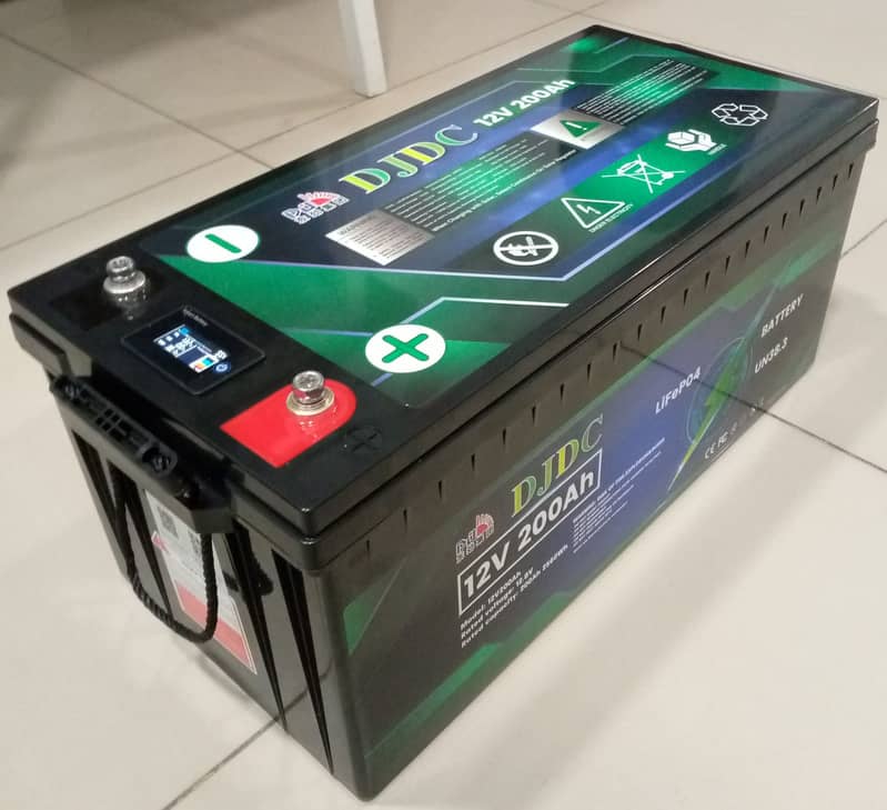 lithium battery floor mounted  12V 200Ah 4