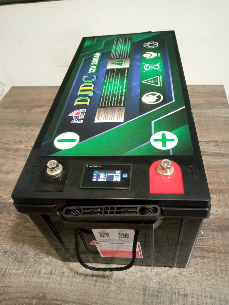 lithium battery floor mounted  12V 200Ah 5