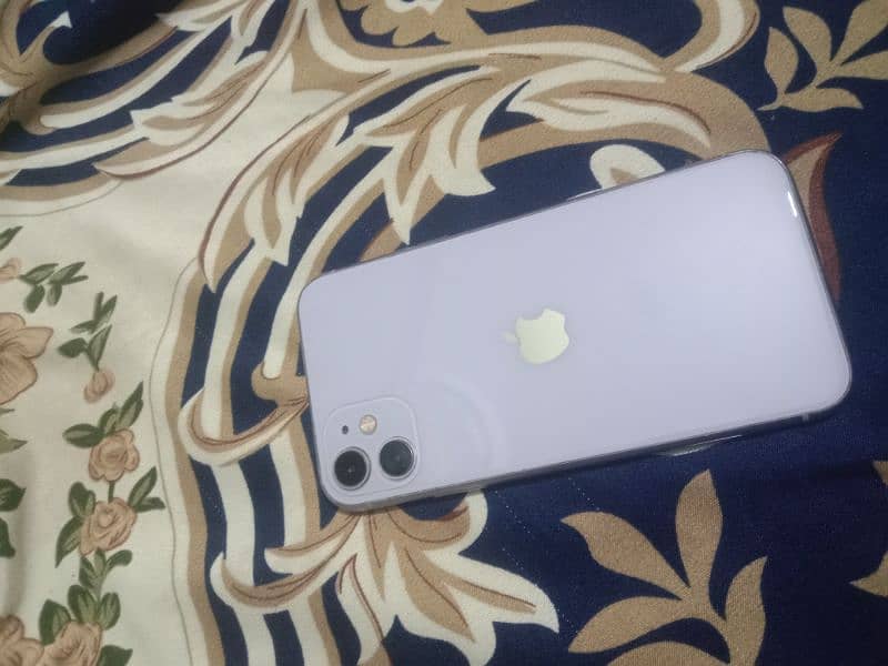 iphone 11 64 gb*factory unlocked* 1