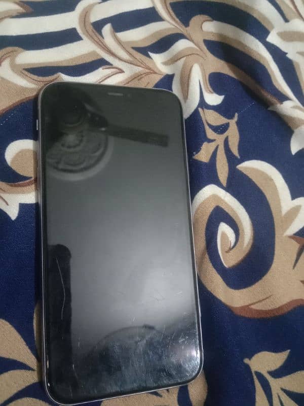 iphone 11 64 gb*factory unlocked* 3