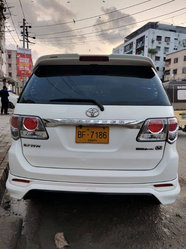 Toyota Fortuner 2015 4