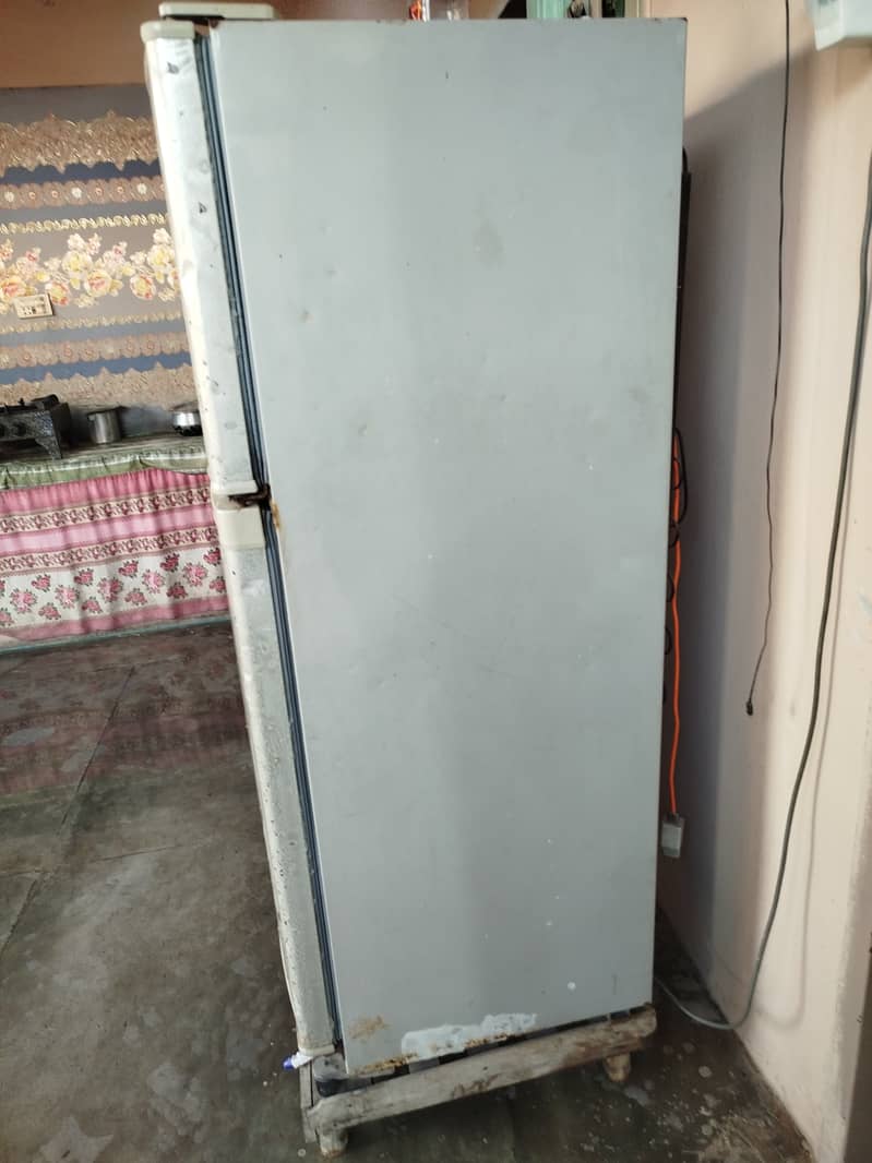 Dawlance fridge non inverter with stablizer 2