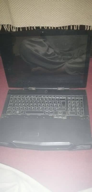 Alienware m17xr2 8