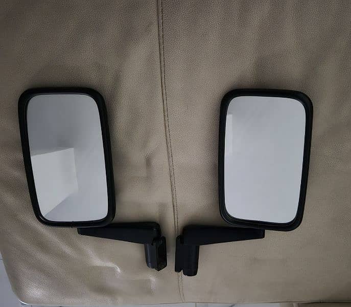 Land Rover Defender Back view Side mirrors 0