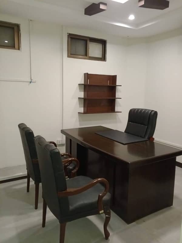 2000 sqr. ft Office for rent at Siddiq trade centr Gulberg 2 Lahore 0