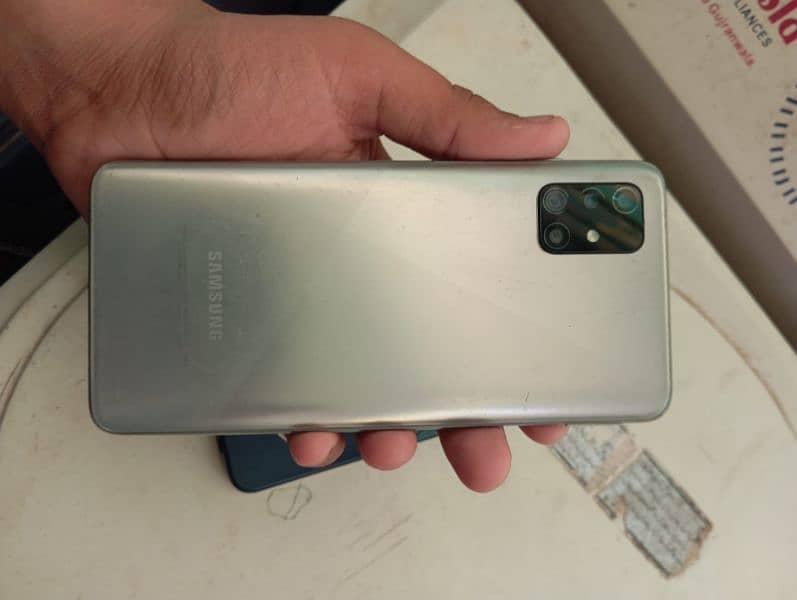 Samsung galaxy A51 4