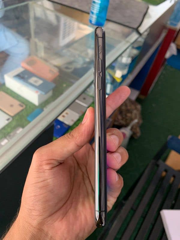 iPhone 11 Pro Max 64 GB Fresh Condition 1