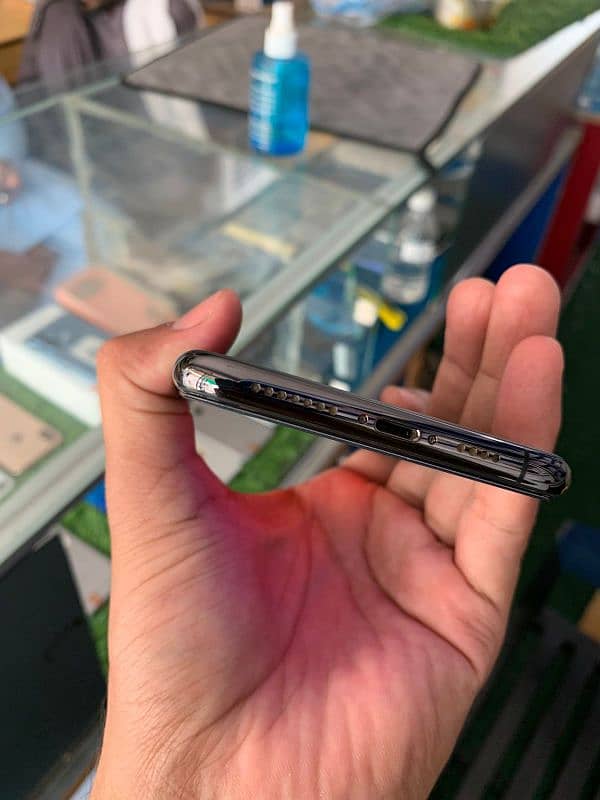 iPhone 11 Pro Max 64 GB Fresh Condition 3