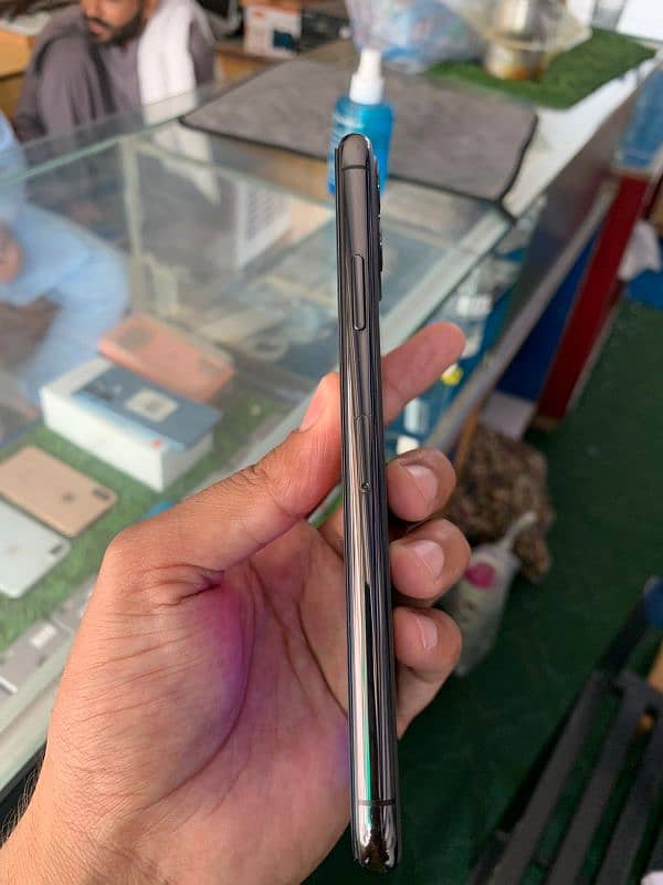 iPhone 11 Pro Max 64 GB Fresh Condition 4