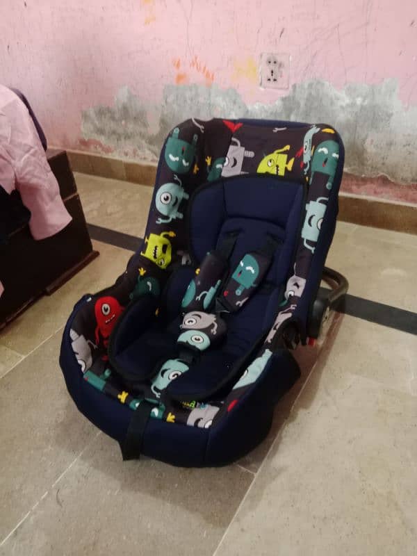 car seat/ baby carrier/ baby cot/ swing 3