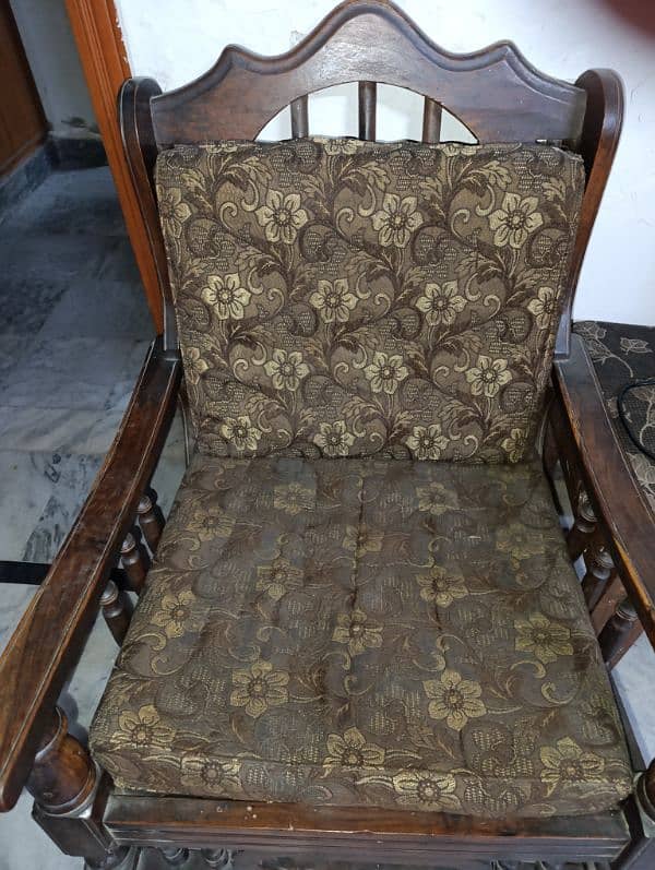 Old Design Sofa Set For Sale 1