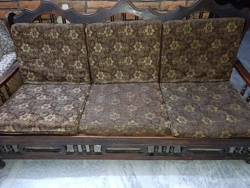 Old Design Sofa Set For Sale 2