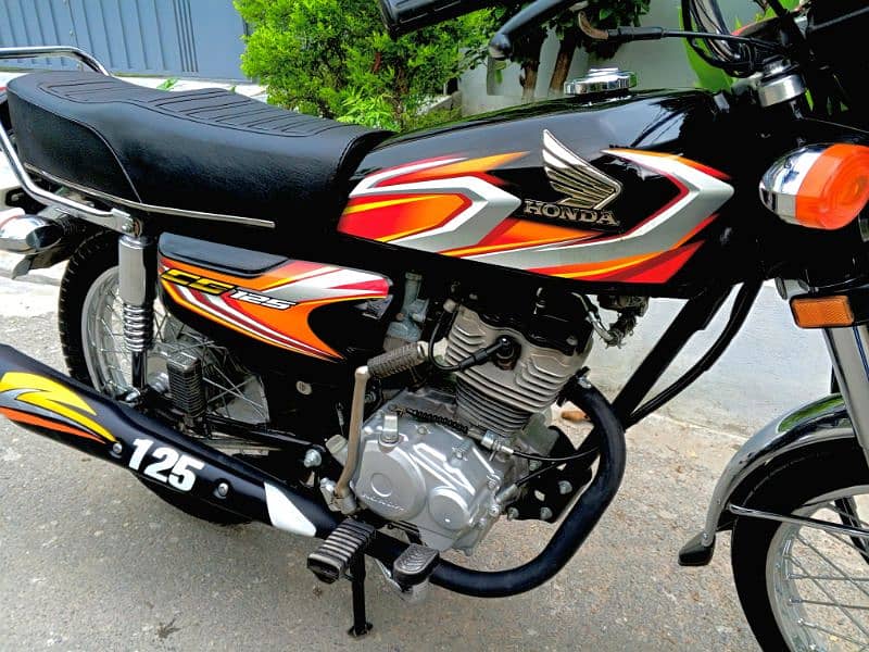 Honda 125 Model 2022 Black Fabulous LusSh condition original papers 12