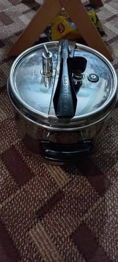 Pressure cooker Italy only 3 months use 0