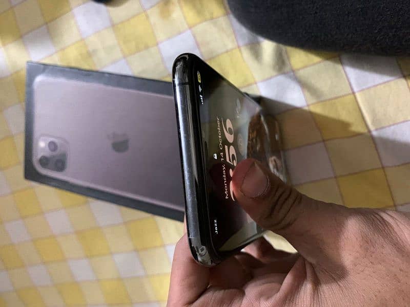 iphone 11 pro max 64gb factory with box 9