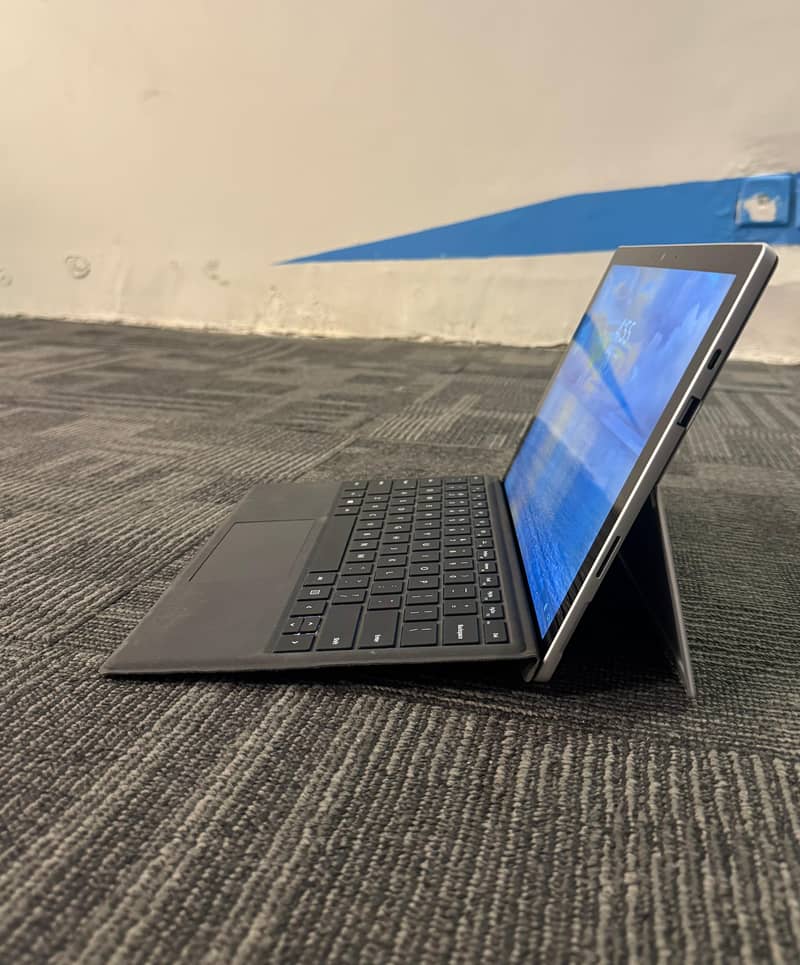 Microsoft Surface Pro 7 Plus 8