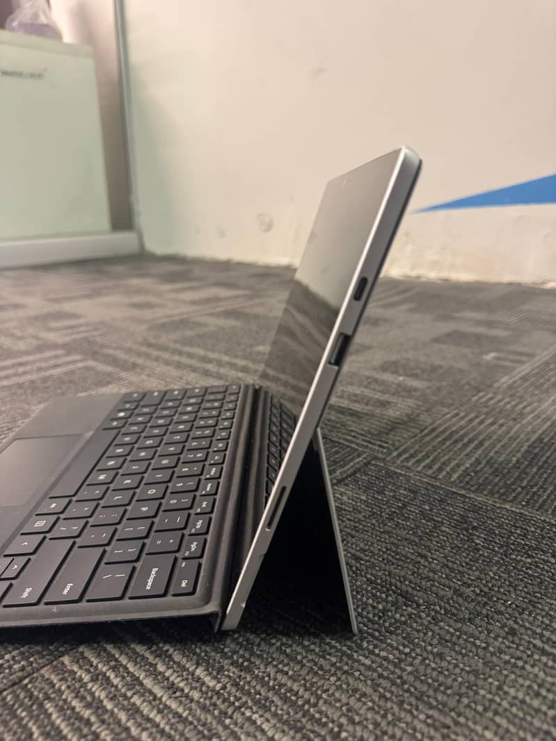 Microsoft Surface Pro 7 Plus 11