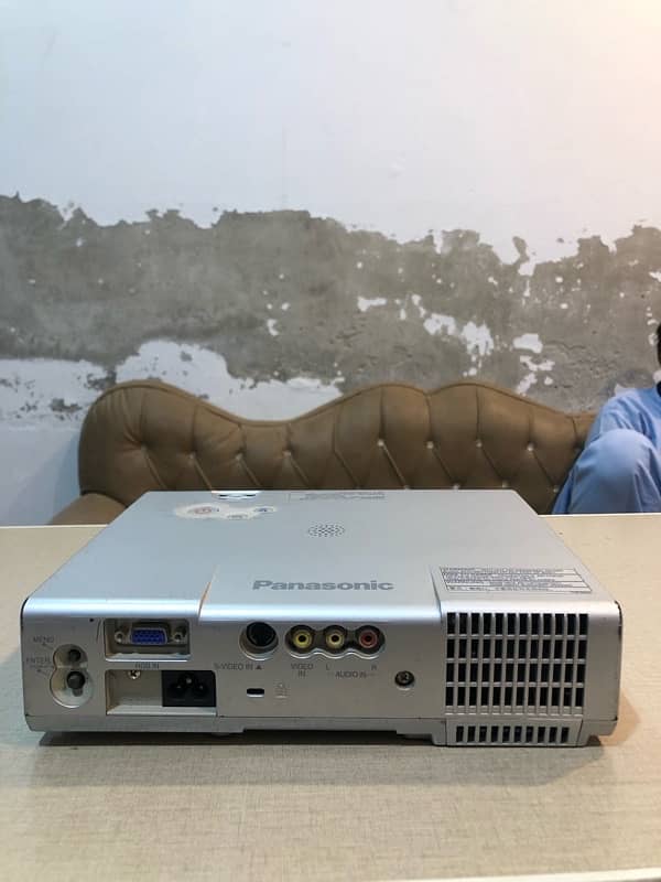 multimedia projector Panasonic brand all ok 10by 9 condition 2