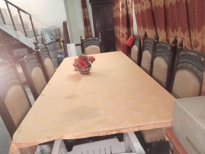 Chinyouti Dinning Table with 8 chairs 1