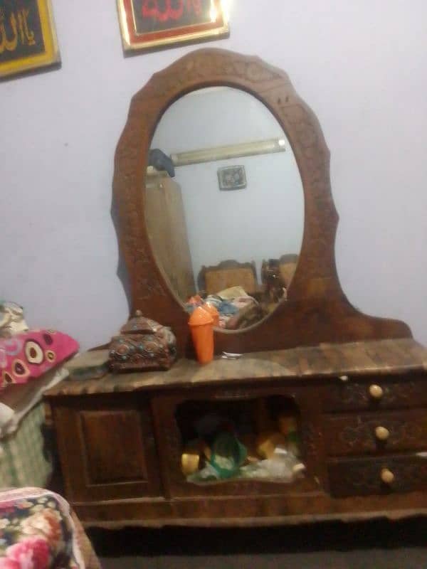 dressing table 0