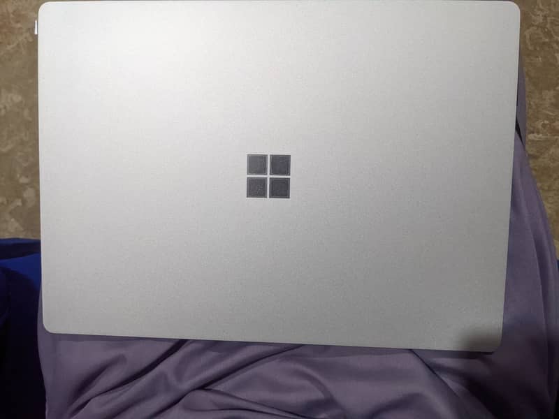 Microsoft surface laptop 2 touch i5 8th gen 8gb ram 256 gb SSD 1