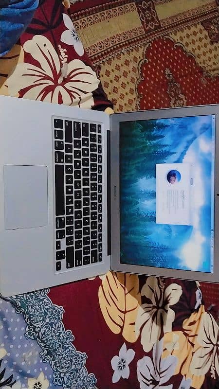 Apple MacBook air 2015 Like new 9