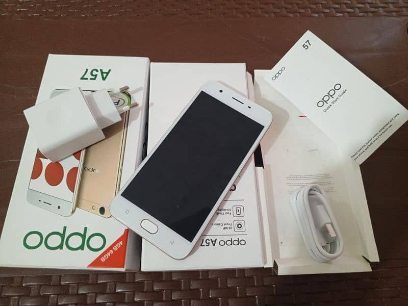 Oppo A57 * 4/64* with complete Box, Changer 1