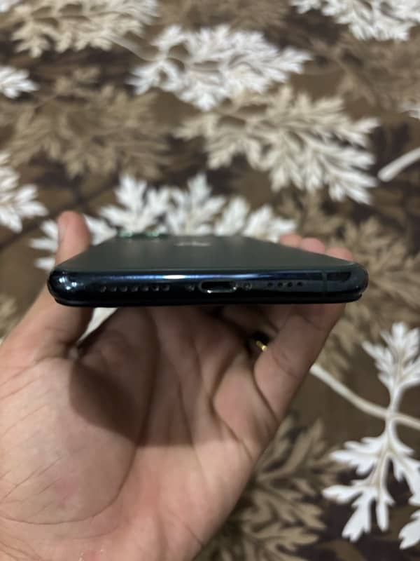 iPhone 11pro max pta approved 4