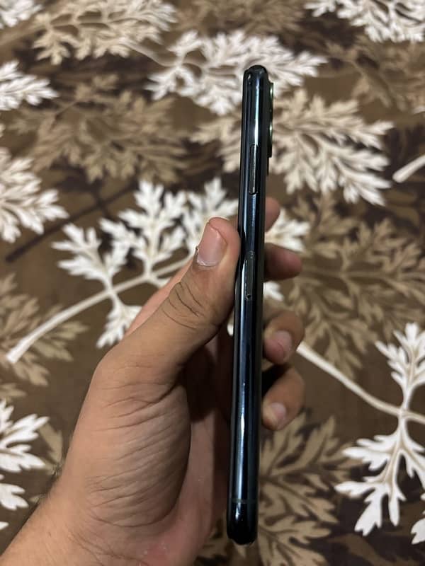 iPhone 11pro max pta approved 6