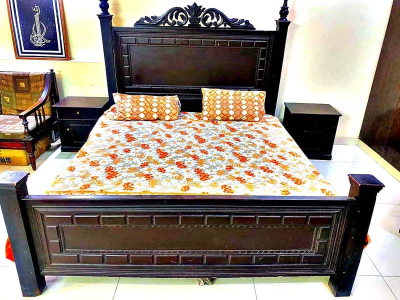 Bed Set For Sale//King Size Bed with 2 side Table//wooden Bed 1