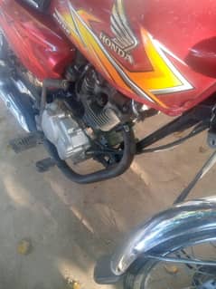 honda 125 sell new condition.   03025875337 0