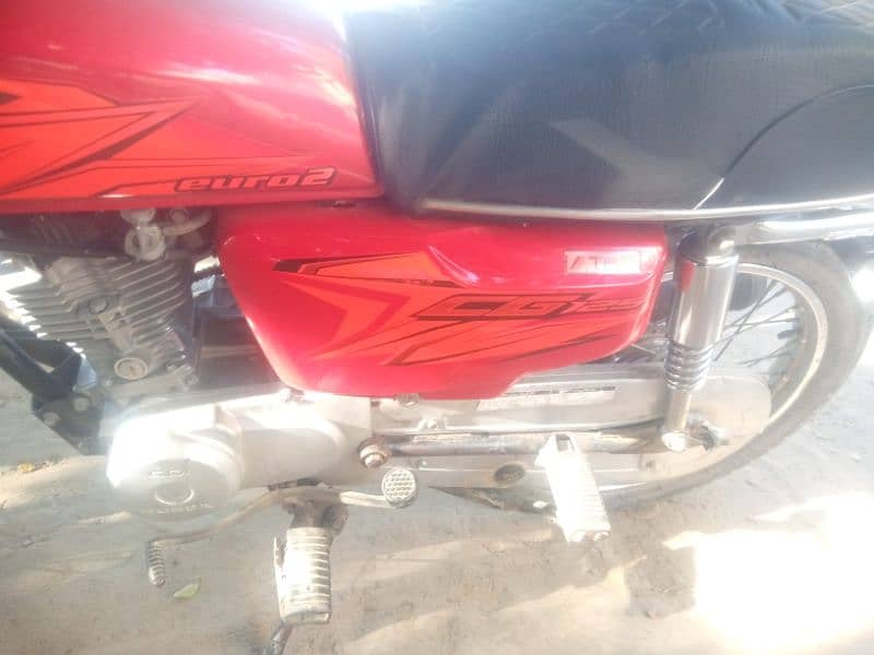 honda 125 sell new condition.   03025875337 1